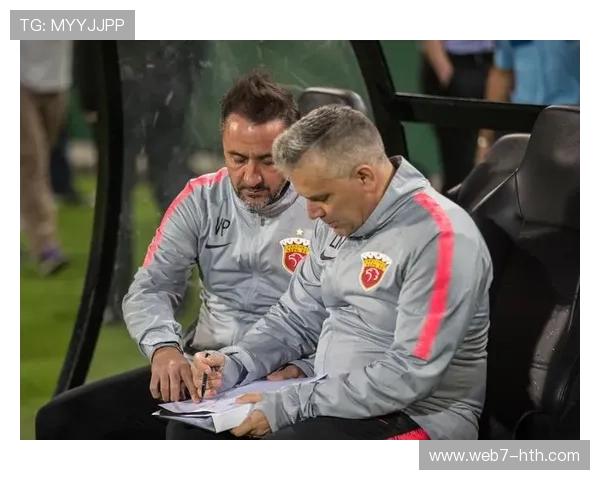 沃尔坎诺夫斯基分析左撇子站架，指出佩雷拉战术弱点